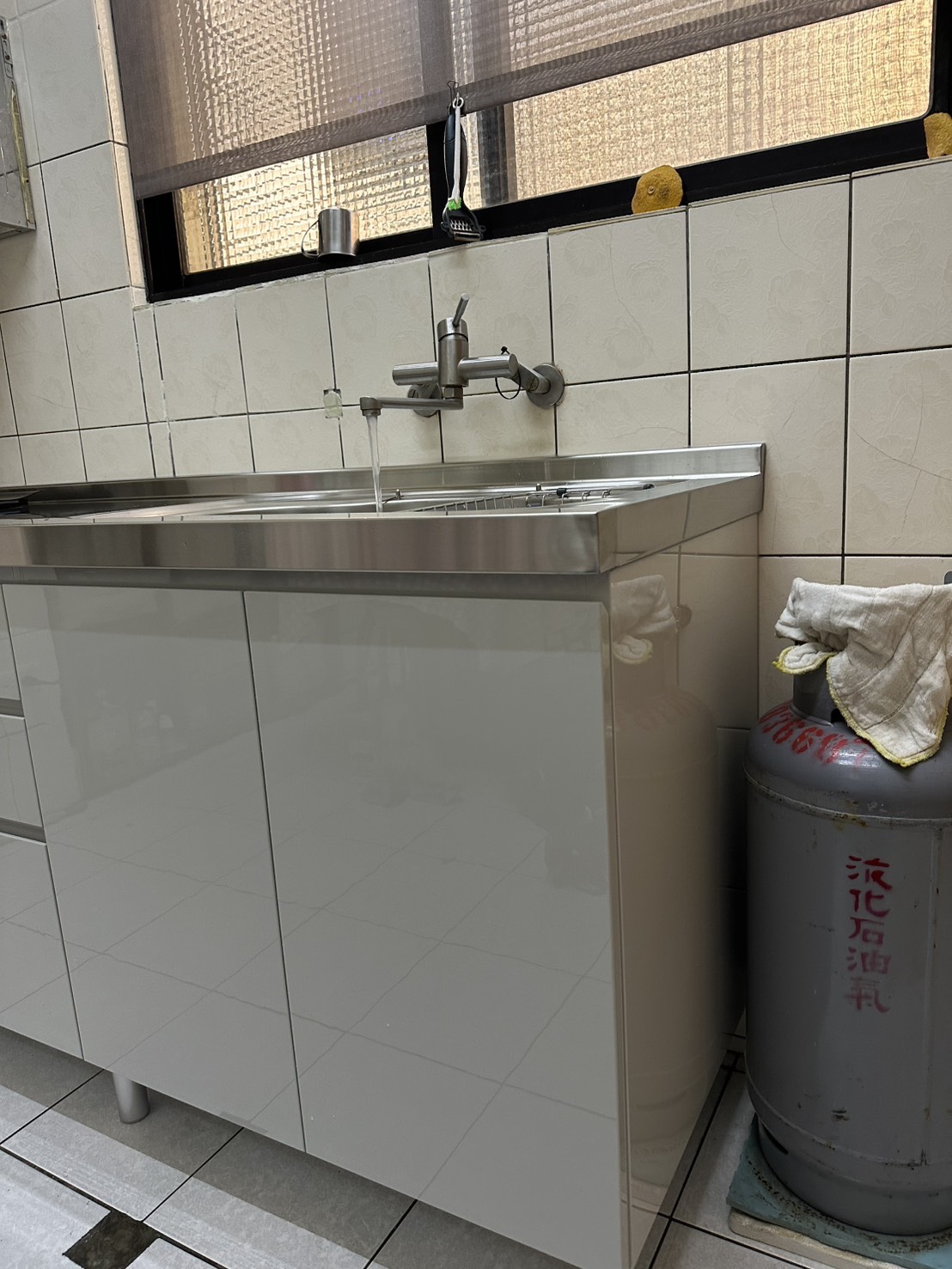 鋁腳支撐結構與地坪銜接