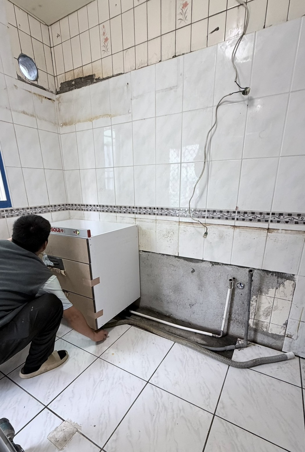 新莊廚房地面明管施工現場佐證照