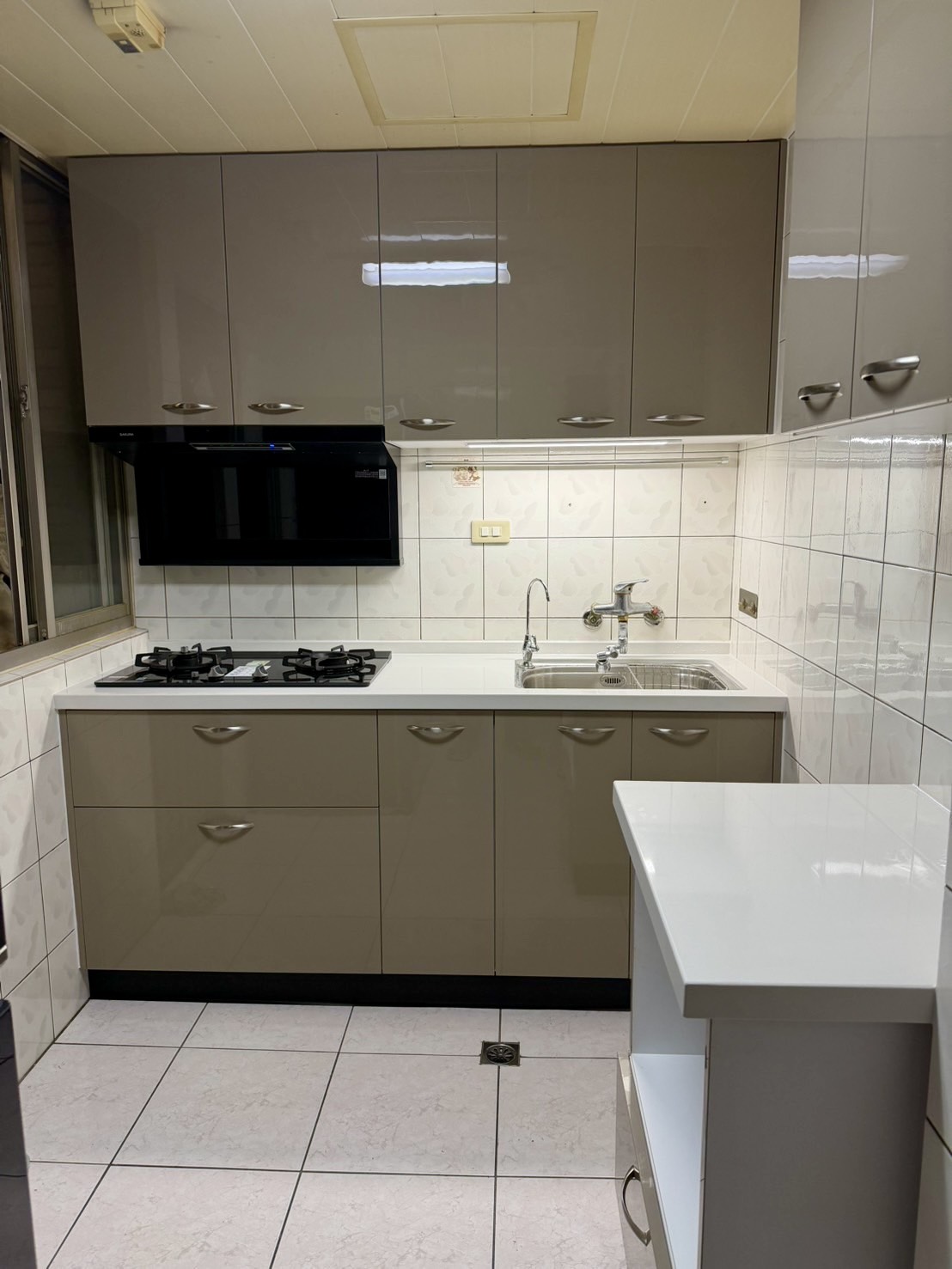 304不鏽鋼水槽櫃內部